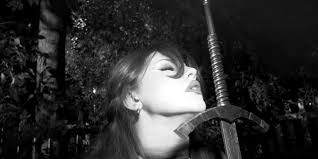 SCARLET NICOLE TURNS BETRAYAL INTO A DARK, FEMININE RITUAL ON NEW SINGLE  “POISON”