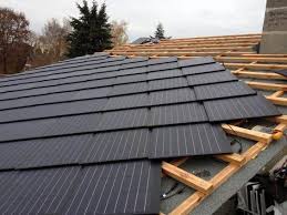 Die Auf Dem Dach Verlegten Pv Dachschindeln Solarpanels Solarenergy Solarpower Solargenerator Solarpanelkits Solar Panels Solar Roof Tiles Best Solar Panels