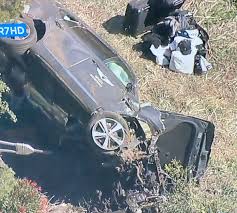 Tiger woods speeding, at least 84 mph when he crashed in california. Tiger Woods Injured In Single Vehicle Accident Extricated From The Crash With The Jaws Of Life