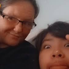 Golden-Crisped Salmon Cakes with Spinach, Feta & Fresh Herbs Ingredients: 1  can (14 oz) cooked salmon, drained and flaked 1 cup fresh spinach, chopped  ½ cup crumbled feta cheese ½ cup breadcrumbs (