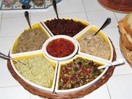 Le bruschette e i crostini, questi deliziosi pezzi di pane arrostiti sulla griglia o in padella, ricoperti di buonissime salse per bruschette e crostini. Misto Di Creme Per Bruschette Ricette Salse Ricette Salse E Condimenti