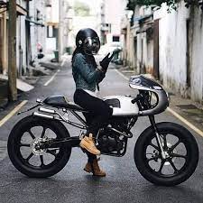 bike girl おしゃれまとめの人気アイデア pinterest pam カフェレーサーの女の子 カフェレーサー バイク乗り