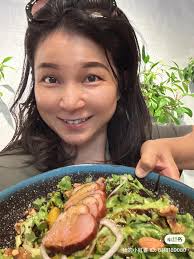 在这里女人👩的生命是多么的宝贵! ❤️❤️❤️🌹 在这里我们可以越老越值钱Our Grace Kau Taiwan NSD  我们的首席妈，你的现在是我们的的未来，Age near by 60岁的她, 还可以如此美丽精彩，wear bekini haha.  在这里你可以成为幸福快乐月入百万的女人👩 收入翻倍🌹 让我们 ...