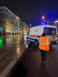 Проклятие» разделительных бордюров на Первомайской продолжается: очередной  автомобиль скорой помощи налетел на преграду в районе 12-й Парковой