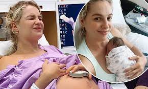 Love Island Australia Isabelle Green Shares Photos Of New Baby Daily Mail Online