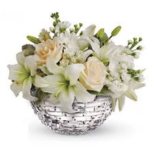Snow Sparkle In 2020 Flower Delivery Mothers Day Flower Delivery Flowers Online