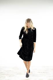 Arielle Velvet Dress In Black Roolee Dresses Stylish Dresses Black Velvet Dress