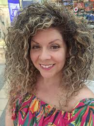 היי חבר.. כבר 44 שנים מחכה לך ועדיין לא הגעת (זה כבר איחור לא אופנתי🙃) אז  אני ענבר, מקרית מוצקין, יחידנית לקטנצ'יק הכי קסום ומצחיקול ever. גננת בשעות  הבוקר ומדריכת אמנות ויצירה