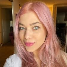 Ashlee Brewer's Instagram, Twitter & Facebook