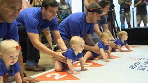 Babies Crawl Across Finish Line In New York S 2018 Diaper Derby Youtube