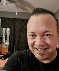 Remember having ya photo took by these, an the flash that was so bright  nearly blinded ya .. it's a miracle any of us survived the 80s with things  we put up