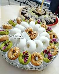 Sabrine Zouari Sur Instagram Commande Du Jour Kaakwarka Kaak Mignadises Pistache Noisette Amande D Indian Dessert Recipes Food Receipes Food Gallery