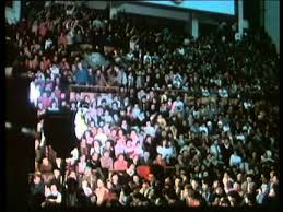 Surpriza a venit de la orchestra metropolitană bucureşti, care a cântat cu. Video Cum A ApÄƒrut Cenaclul FlacÄƒra Geneza Celui Mai Mare Fenomen Cultural Din Romania ComunistÄƒ SpusÄƒ De Membrii Fondatori