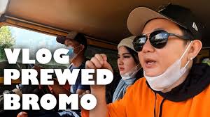 Setiap pasangan yang akan melangsungkan pernikahan pasti menginginkan foto prewedding terbaik mereka. Gaya Foto Prewedding Ala Kentong Maharani Di Halaman Polda Jatim Vlog Bpk Dul Azizçyoutubeè§é¢'ææåææ¥å' Noxinfluencer