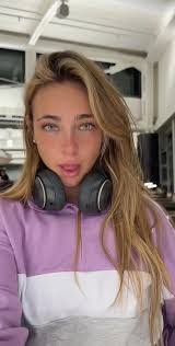 Danielle Coombs's Instagram, Twitter & Facebook