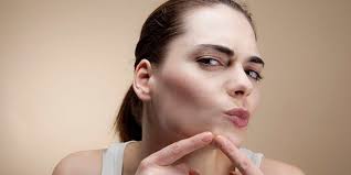 Monika arenbergerová a petr arenberger při vyšetření kůže ve stanu proti melanomu v roce 2017. Akne V Dospelosti Jak Na Nej Dama Cz