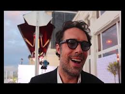 Pour cette nouvelle mission, plus délicate, plus périlleuse et plus torride que jamais, il est secret de tournage. Oss 117 Nicolas Bedos Parle D Oss 117 Alerte Rouge En Afrique Noire Youtube