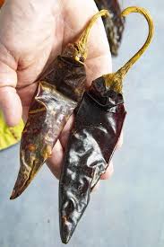 The guajillo chili has sweet, fruity tones, and then it hits you with a sharp, savory heat. Mirasol Pepper All About Them Chili Pepper Madness