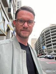 Dan Blom's Instagram, Twitter & Facebook