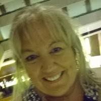 Kim Downes's Instagram, Twitter & Facebook