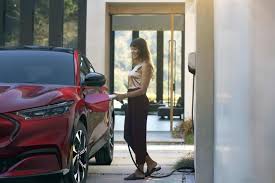 Es wird zeit, sich neu ins autofahren zu verlieben. Ford Mustang Mach E Weltpremiere Fotos Videos Und Daten Elektroauto News Net