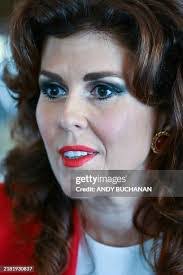 Sara Malone's Instagram, Twitter & Facebook