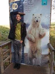 All four paws have thick, padded soles and the skin underneath is hairy and rough. Lol Polar Bears Tall