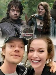 Theon and Ros finally reunited at the GOT convention.