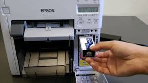 When you first get your cartridge, a protective plastic strip is attached and must removed before inserting into your printer. Difference Between Tri Color And Single Color Ink Cartridges Labelbasic Com