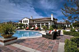 Keeping up with the kardashians star khloé kardashian has sold her home in calabasas for a cool $15.5m. Report Khloe Kardashian Buys Justin Bieber S Calabasas Home Trulia S Blog