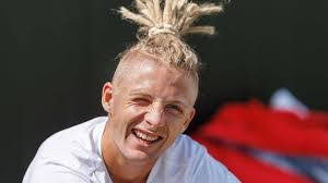 Mark Tennis's Instagram, Twitter & Facebook