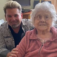 Jonathan Duff's Instagram, Twitter & Facebook