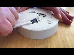 Learn how to change the battery in your co detector. Change Battery Simplisafe Carbon Monoxide Detector Ssco3 Youtube