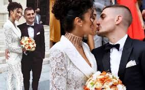 Chi ha pubblicato alcune foto che lo ritraggono con un'altra donna. Y5rovnnroebthm