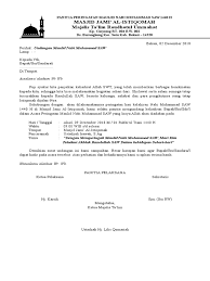 Dalam membuat surat undangan, selain bahasa yang sopan juga jangan lupa dalam surat undangan itu mengandung 3 komponen berikut: Undangan Maulid Nabi Saw Gambaran