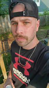 Not my dragon!!!! This is a friends of mine. To me he/she looks neglected.  Set up doesn't even seem okay. What is your opinion? My friend thinks I'm  being dramatic….