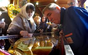 Om de mare modestie, preferă mersul pe jos, > vorbește cu oamenii și are o slăbiciune pentru poezia lui > octavian goga. Ioan Aurel Pop La Noi Biserica E O FormÄ De A TrÄi ViaÅ£a