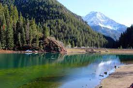 7 Best Utah Lakes To Play In The Sand And Swim Things 2 Do In Utah Utah Lakes Best Campgrounds Lake Swimming