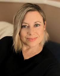 Miranda Kent's Instagram, Twitter & Facebook