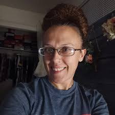 Jennifer Hollingsworth's Instagram, Twitter & Facebook