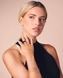 Tavaris Sam's Instagram, Twitter & Facebook