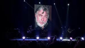 Evenimentul remember cenaclul flacăra va avea loc la sala palatului pe 3 noiembrie 2017, începând cu ora 19:00. Remember Cenaclul FlacÄƒra La Sala Palatului