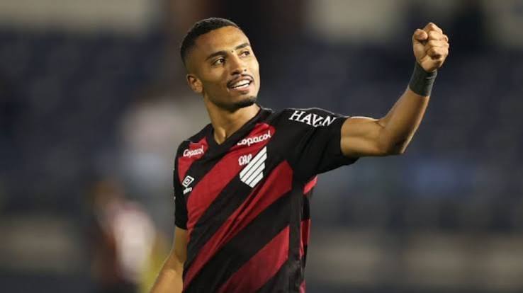Athletico-PR vira sobre o São Paulo em cinco minutos 