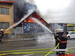 Bf Wien Nebengebaude Nach Gasflaschenexplosion In Vollbrand Fire Firemen Feuerwehr Straz Brandweer Bomberos Vienna Gebaude Nebengebaude Wien