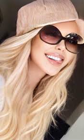 Я недавно, случайно, таким чудесам научилась -- начала я внезапно себе, что  хочу разрешать. Разрешила себе быть красивой, не глядя на возраст!  Разрешила себе быть здоровой, забив на врачей. Разрешила вино в