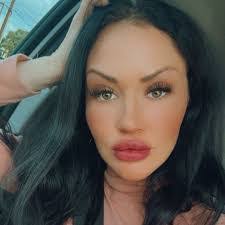 Heather Murdoch's Instagram, Twitter & Facebook