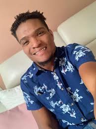 Yon gason pran swen fanmi l...