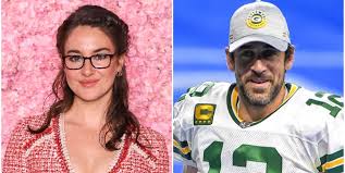 Shailene woodley and aaron rodgers have yet to be photographed together amidst their relationship. Aaron Rodgers Reveals He S Engaged Reportedly To Shailene Woodley