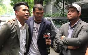 Album pertama mereka yang berjudul you and i see dikeluarkan pada 2002. Kumpulan Unic Buntu Sikap Caprice Janji Tak Ditepati Iluminasi