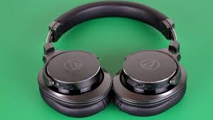 Audio Technica Ath Dsr7bt Wireless Over Ear Headphones Review Audio Technica Has Long Been An Excellent Choice For Those Looking For A Detailed Sound Quality Now The Company Is Audio Technica Headphones Review Headphones